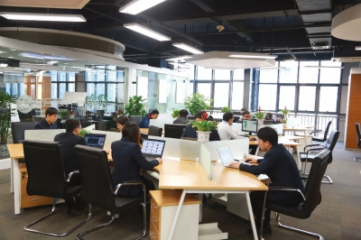 大学生村官电商孵化基地一角。资料图片