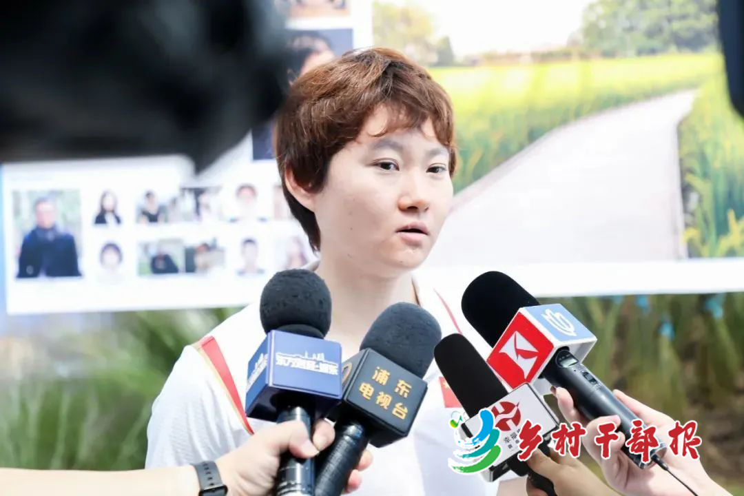 海沈村村民、奥运会冠军钟天使接受上海当地媒体采访2.jpg